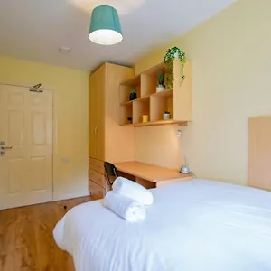 127 - Lovely 2 Bed With Parking Galway